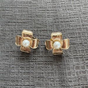 Golden Flower Shaped Earrings with Pearl